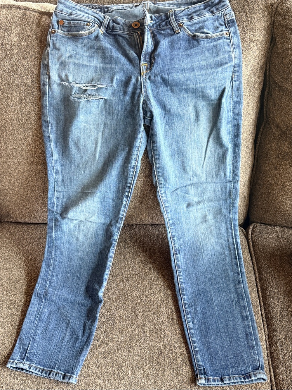 Lucky Brand Light Blue Skinny Jeans with Subtle Distress